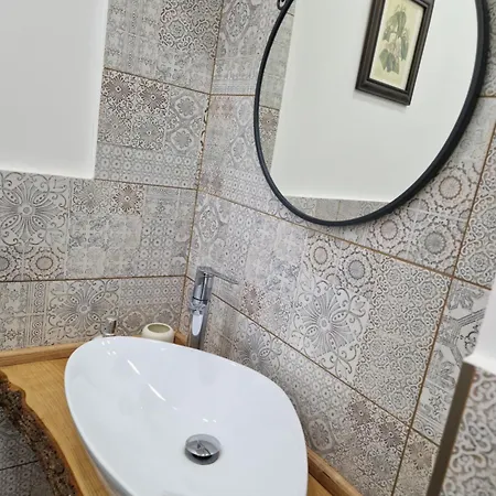 Citrus Giallo Apartment Syracuse