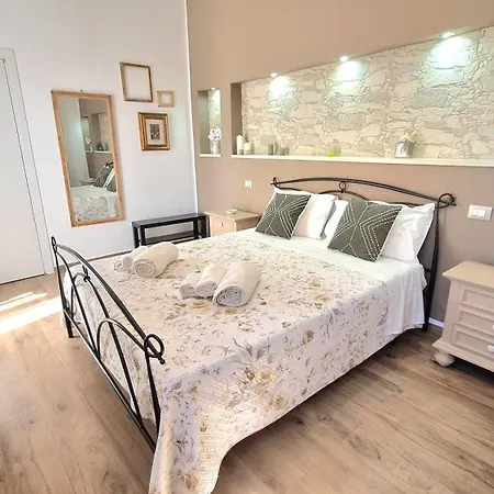 Citrus Giallo Apartment