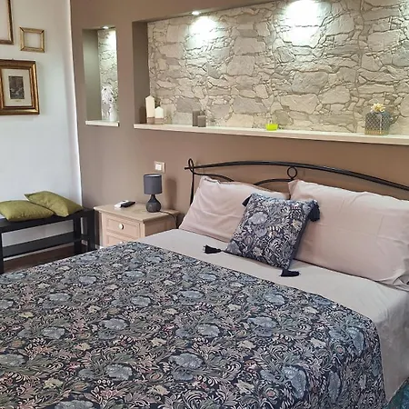 Citrus Giallo Apartment